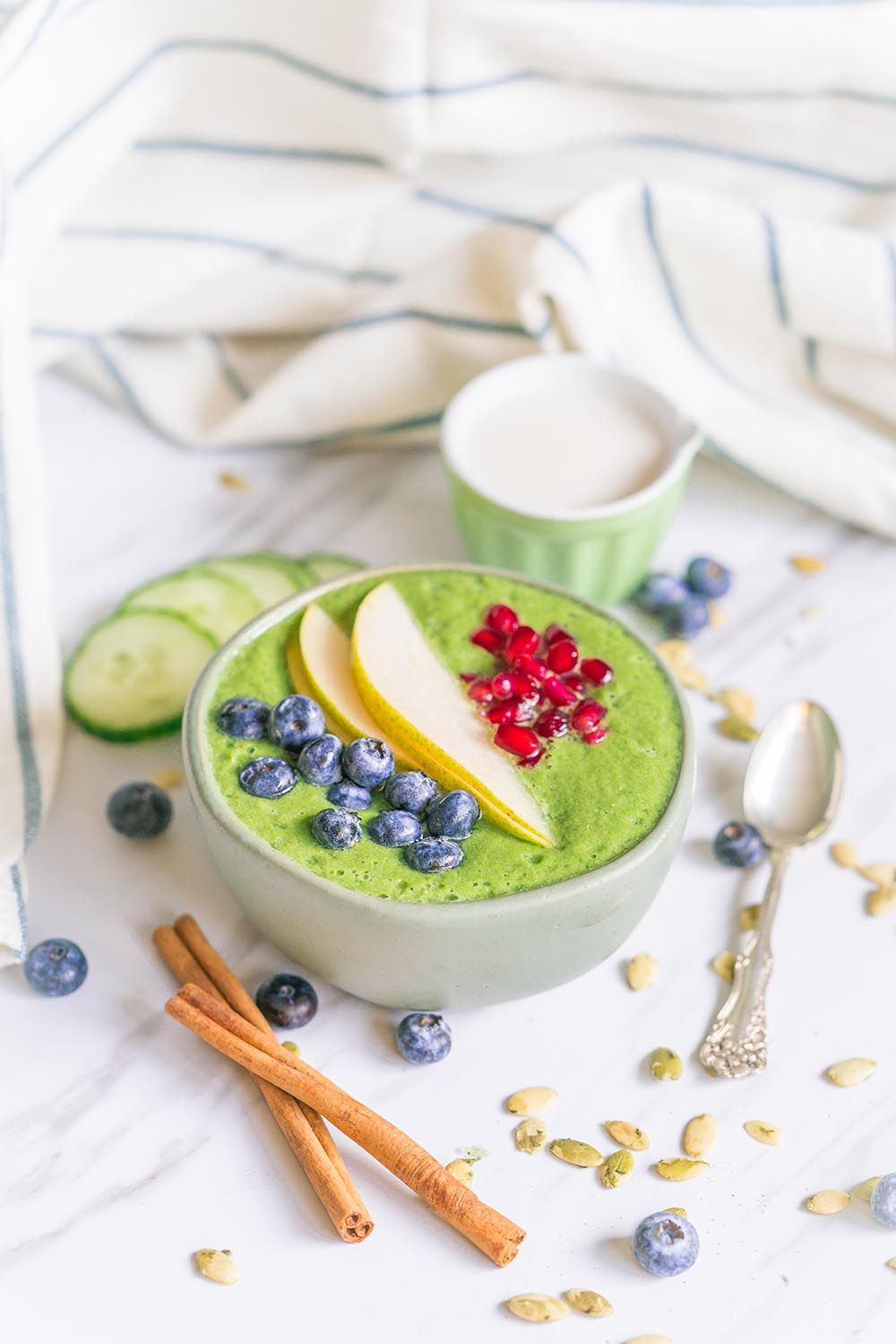 Winter Smoothie Bowl. This delicious smoothie bowl is the perfect healthy breakfast!